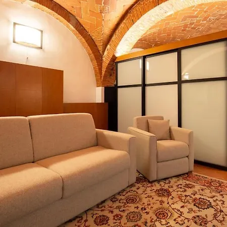 Benci In Apartment *